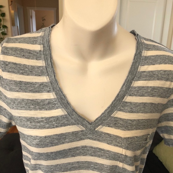 Madewell 100% cotton v-neck short sleeve T-shirt XS - Picture 3 of 5
